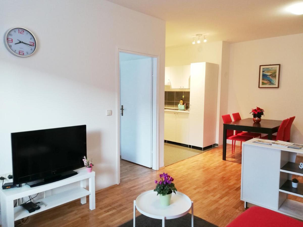 City Center Apartment Umag Exteriér fotografie